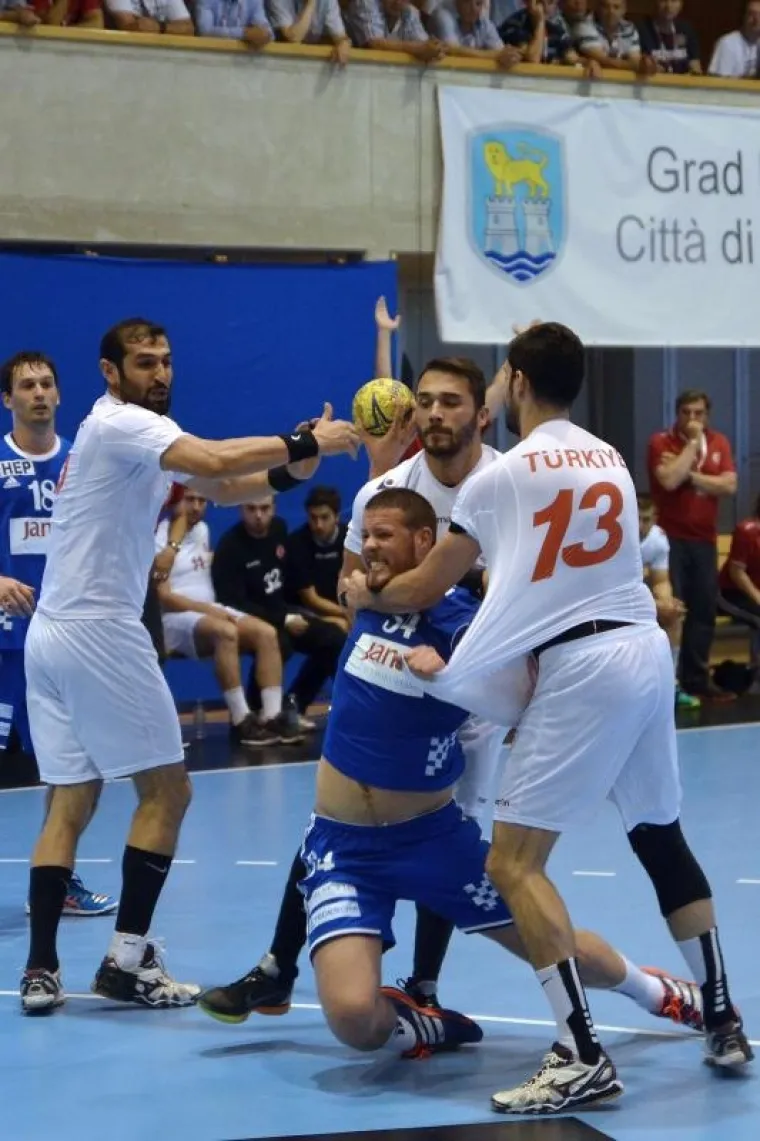 Hrvatski rukometa&scaron;i su u Umagu deklasirali Tursku s 40:26 i osvojili prvo mjesto u kvalifikacijskoj skupini za Euro 2016.