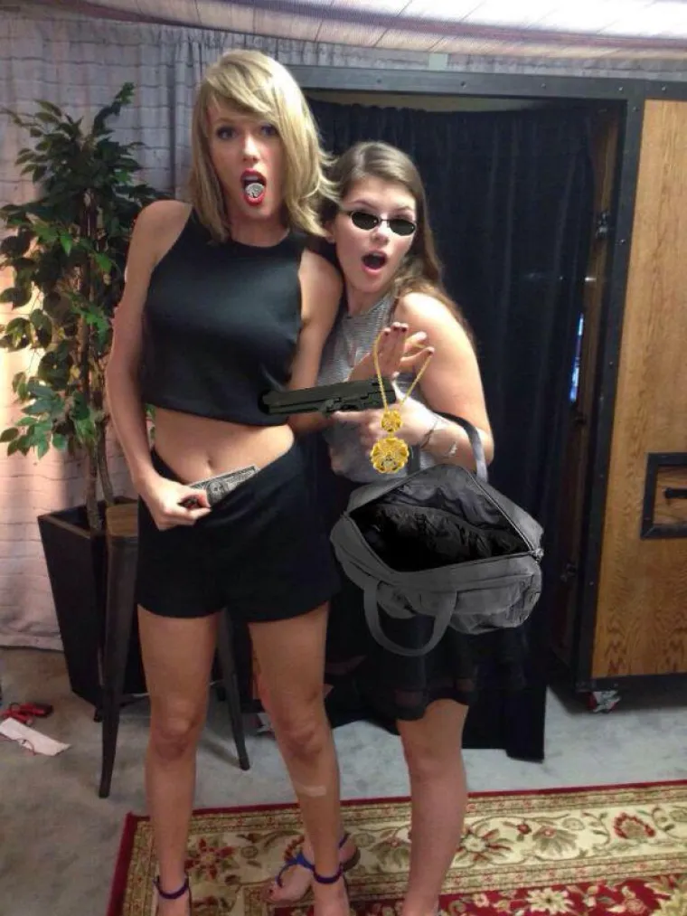 Nakon &scaron;to je osvanula fotka Taylor Swift na kojoj pokazuje trbuh, korisnici Reddita odlučili su je malo doraditi