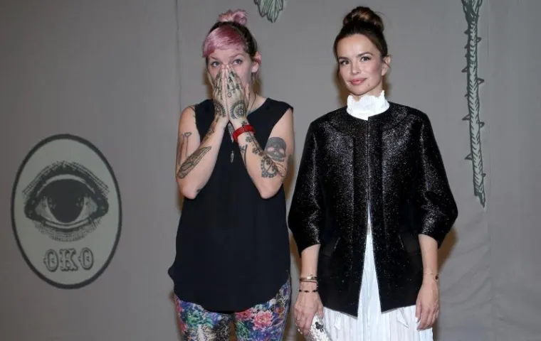 STOP PREDRASUDAMA: Severina i OKO izvele performans u Laubi