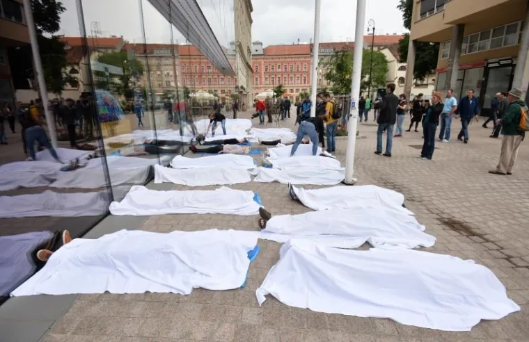 Organizatori akcije apeliraliju na veću solidarnost prema izbjeglicama, ali i kritički stav prema graničnom režimu i migracijskoj politici EU.