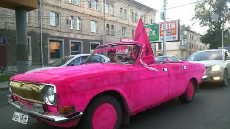 FOTKE KOJE ZBUNJUJU I UZNEMIRUJU: Golotinja, seks, trash i alkohol - sve na jednom mjestu