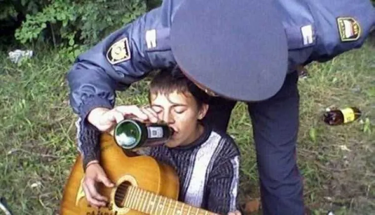 FOTKE KOJE ZBUNJUJU I UZNEMIRUJU: Golotinja, seks, trash i alkohol - sve na jednom mjestu