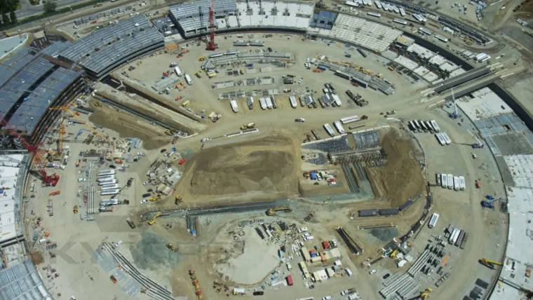 Kada bude završen, zemlja u centru "svemirskog broda"  bit će zamijenjena velikim zelenim otvorenim prostorima i prirodnim nadstrešnicama s biljkama i stablima.