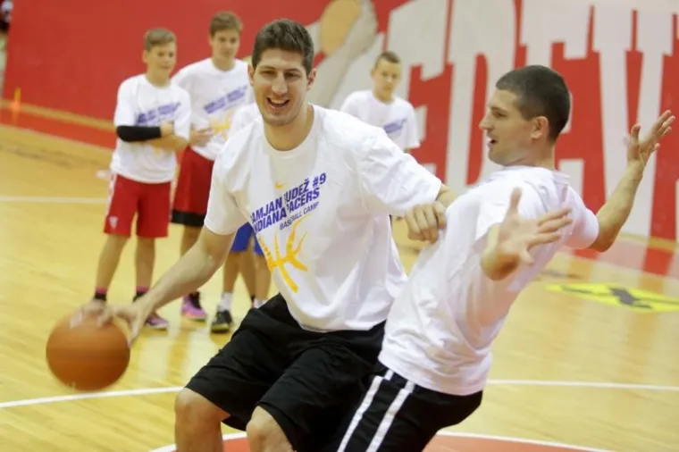 VESELJE ZA DJECU: Ovako izgleda trening sa zvijezdom NBA lige