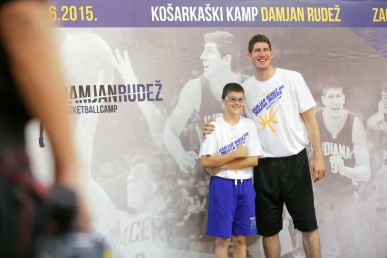 VESELJE ZA DJECU: Ovako izgleda trening sa zvijezdom NBA lige