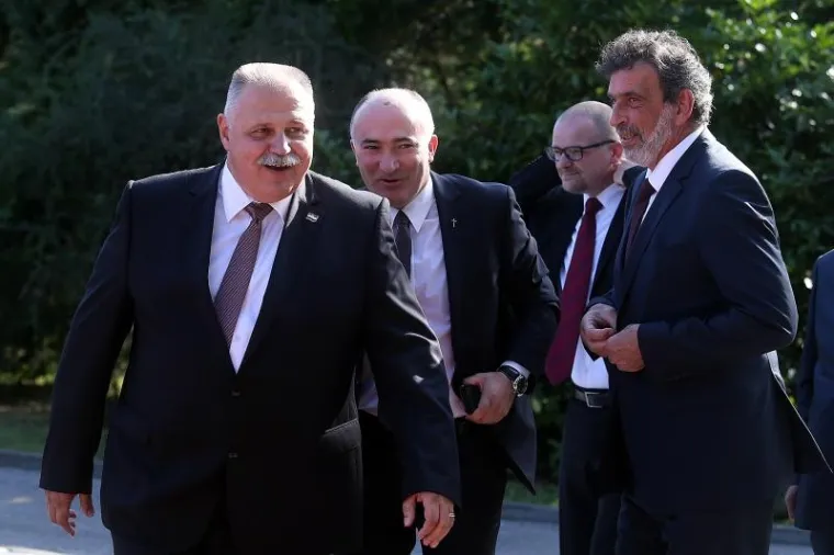 Na svečanom prijemu prigodom Dana državnosti predsjednica Republike Hrvatske Kolinda Grabar-Kitarovic na Pantovčaku je ugostila mnoge ugledne gostie iz javnog, političkog, kulturnog i sportskog života.