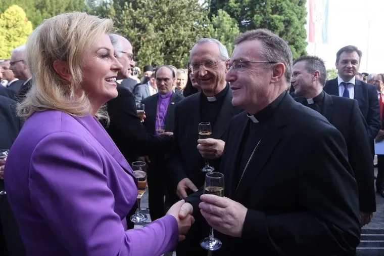 Na svečanom prijemu prigodom Dana državnosti predsjednica Republike Hrvatske Kolinda Grabar-Kitarovic na Pantovčaku je ugostila mnoge ugledne osobe iz javnog, političkog, kulturnog i sportskog života.