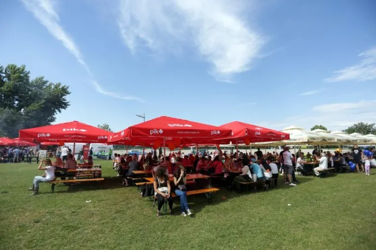 Borba za 'Zlatni ćevap': sve ro&scaron;tiljske majstore na Bundeku zasjenila jedna ljepotica