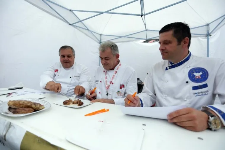 Borba za 'Zlatni ćevap': sve ro&scaron;tiljske majstore na Bundeku zasjenila jedna ljepotica