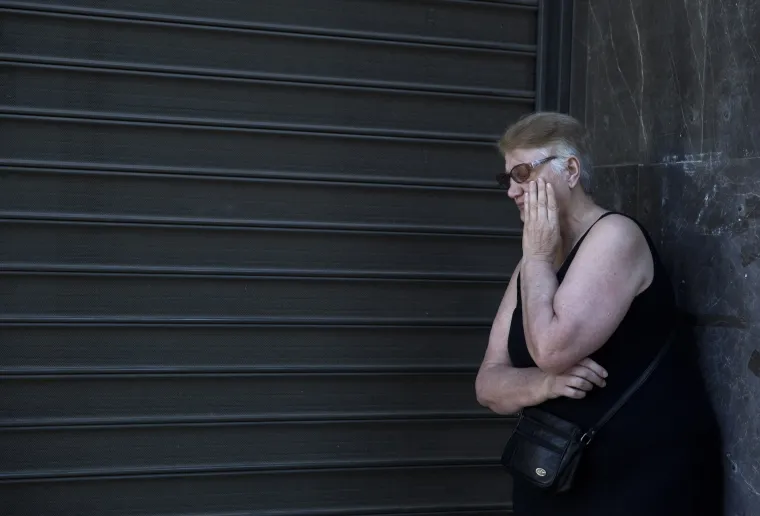 Očajni Grci prazne trgovine, redovi pred bankama i benzinskim postajama