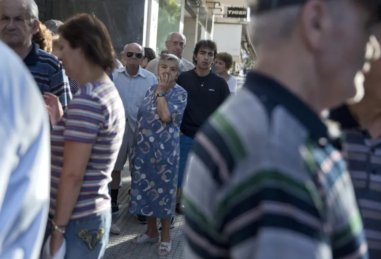 Očajni Grci prazne trgovine, redovi pred bankama i benzinskim postajama