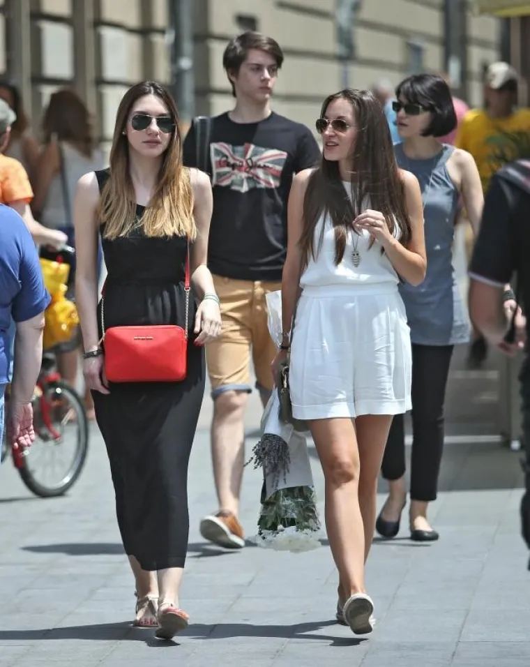 LJETNI STIL: Zagrepčanke mamile poglede u &scaron;etnji na užarenoj &scaron;pici