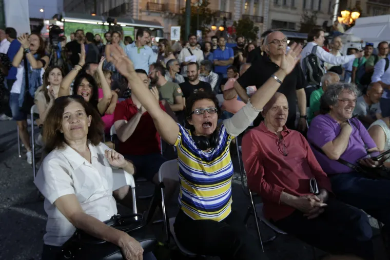Protivnici mjera štednje na ulicama Atene slave pobjedu na referendumu