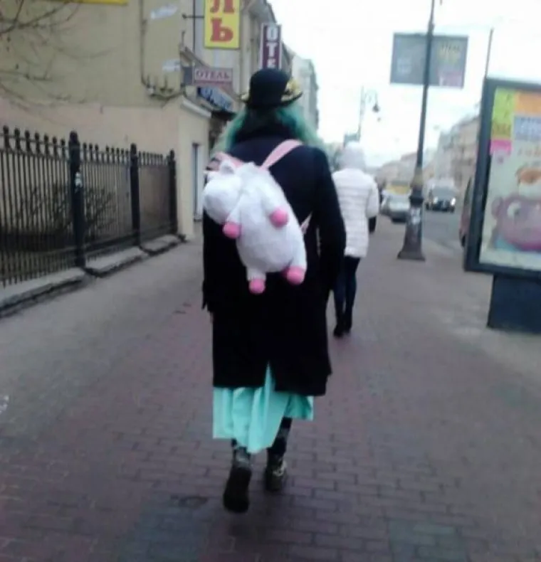 NEVJEROJATNI PRIZORI: Sva&scaron;ta, ali stvarno sva&scaron;ta ljudi navlače na sebe i takvi izlaze u javnost