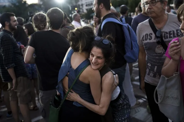 GRČKI REFERENDUM: Pogledajte kako protivnici mjera &scaron;tednje slave na ulicama Atene