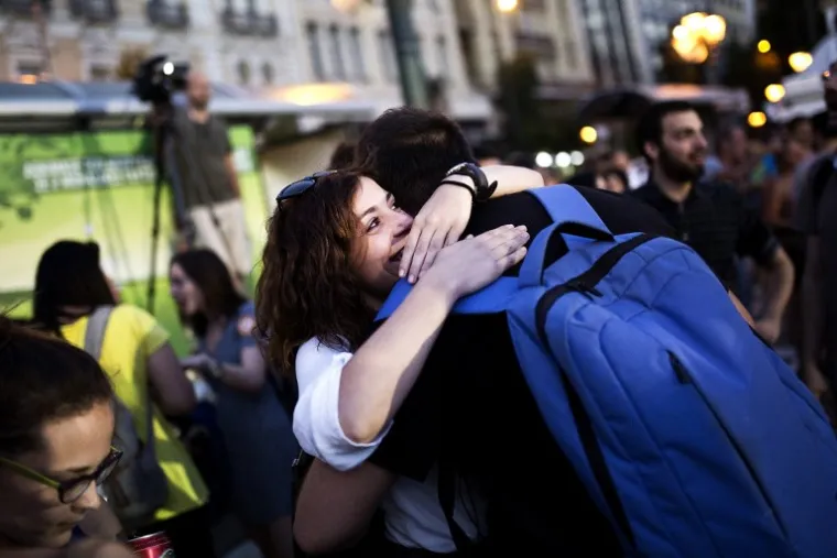 GRČKI REFERENDUM: Pogledajte kako protivnici mjera &scaron;tednje slave na ulicama Atene