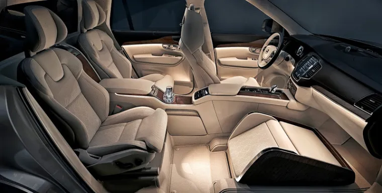 Šveđani preporučuju kako bi se djeca trebala barem do svoje treće ili četvrte godine voziti okrenuti leđima smjeru vožnje i to zbog neproporcionalne veličine i težine glave te zbog nedostatka snažnijih mišića u vratu.