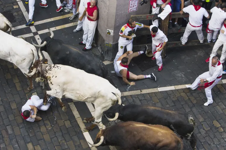 Počela najluđa fe&scaron;ta u &Scaron;panjolskoj: ne manjka krvi i alkohola