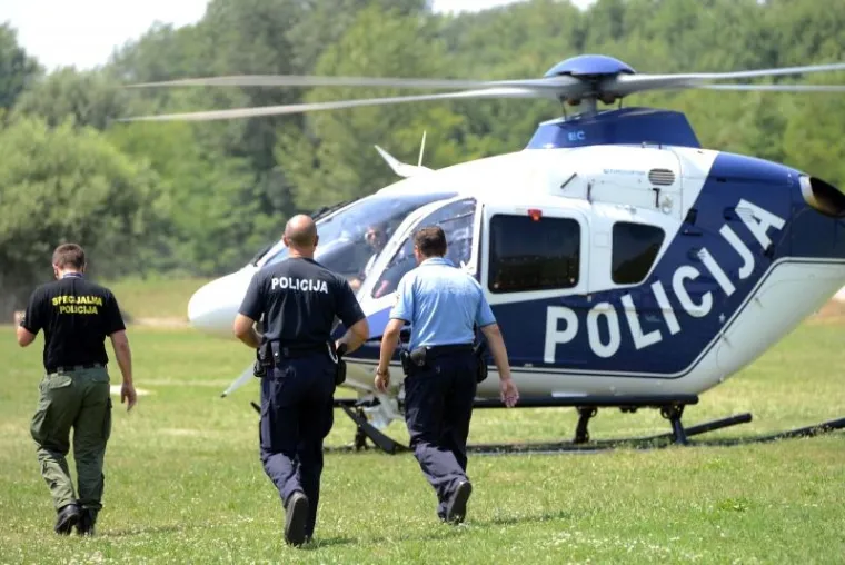 Međimurska policija traga za 28-godišnjom Ivanom Fogadić koja je nestala s petogodišnjim sinom iz obiteljske kuće u čakovečkom naselju Totovcu, nakon što je na svom facebook profilu objavila oproštajno pismu u kojem najavljuje da će počiniti samoubojstvo te u smrt povući i svoga sina. Posljednji signal Ivaninog mobitela zabilježen je u blizini Orehovice.