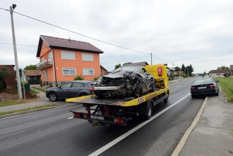 Krajan probio betonsku ogradu obiteljske kuće i razbio Porsche