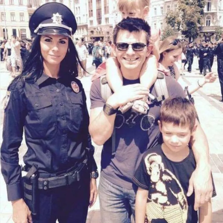 27-godišnja Ljudmila završila je pravo i postala novakinja ukrajinske policije. Iz nekog razlog,a svijet je poludio za njom. Možete li pogoditi zašto?