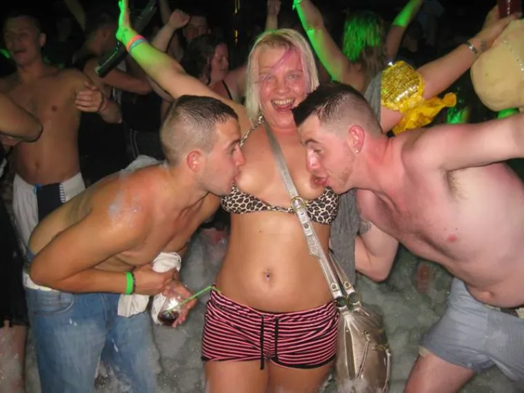 SODOMA I GOMORA! Već dugo nismo vidjeli tako sramotne fotke iz noćnih klubova