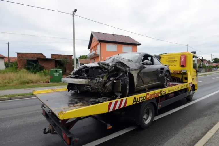 IZBORNIK REPREZENTACIJE PORSCHEOM SE ZABIO U KUĆU: Željko Krajan u bolnici