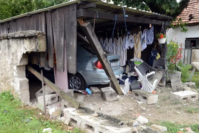 Oko 9:30 u mjestu Petrijanec izbornik hrvatske teniske reprezentacije Željko Krajan izgubio je nadzor nad svojim skupocjenim automobilom Porsche 911 GT te se zabio u garažu i ogradu obiteljske kuće.