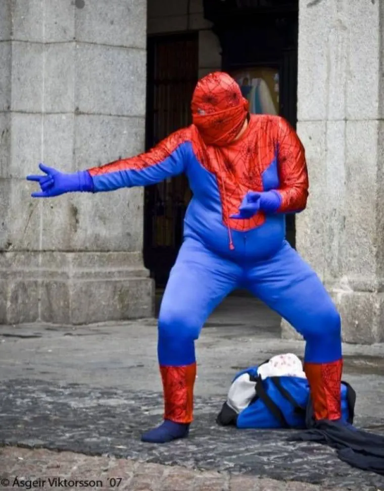 Kostim superheroja podrazumijeva i veliku odgovornost, no s njom se ne mogu baš svi nositi pa možda ne bi trebali niti nositi ovakve kostime.