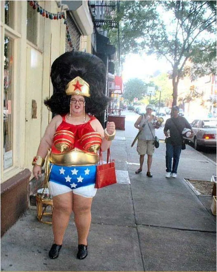 Kostim superheroja podrazumijeva i veliku odgovornost, no s njom se ne mogu baš svi nositi pa možda ne bi trebali niti nositi ovakve kostime.