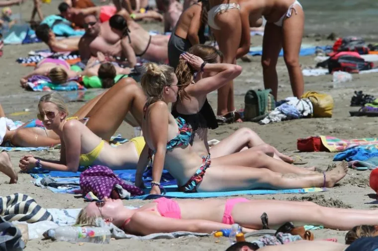 U i&scaron;čekivanju nastavka festivala, posjetitelji Ultre  dan su iskoristili za uživanje u morskim radostima.