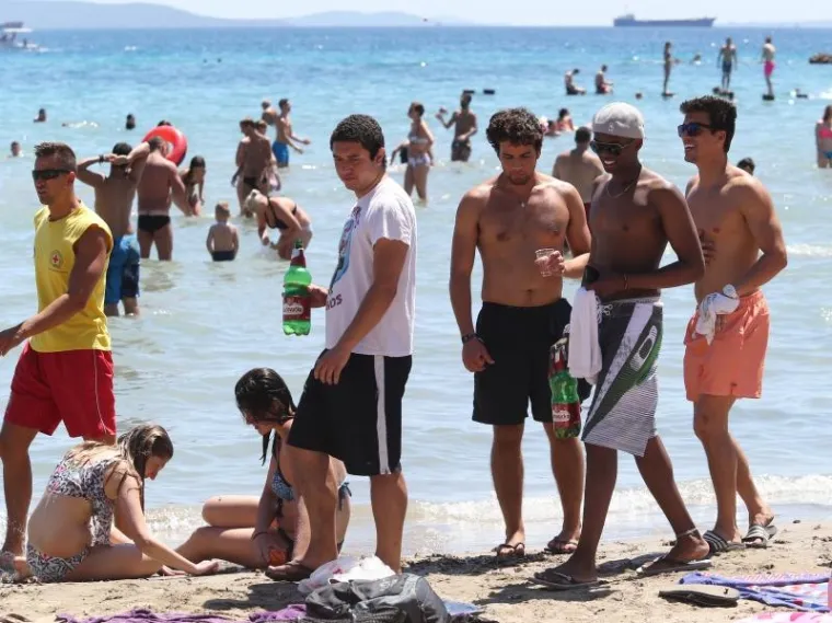 U i&scaron;čekivanju nastavka festivala, posjetitelji Ultre  dan su iskoristili za uživanje u morskim radostima.