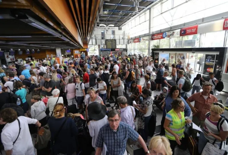 Splitski aerodrom danas je imao 250 slijetanja i polijetanja sa prometom od 27 000 putnika, vjerojatno i zbog održavanja Ultre.