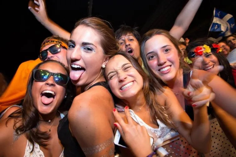 Prvog dana Ultra Europe festivala publiku su na četiri pozornice zabavljali velikani poput Knife Partya, Tiesta, Chemical Brothersa, The Chainsmokersa, Rockwella te mnogi drugi poznati svjetski DJ-i.