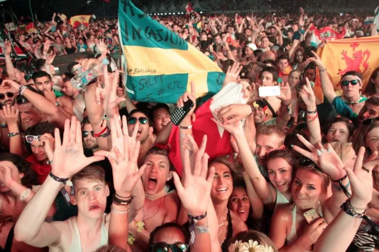 Prvog dana Ultra Europe festivala publiku su na četiri pozornice zabavljali velikani poput Knife Partya, Tiesta, Chemical Brothersa, The Chainsmokersa, Rockwella te mnogi drugi poznati svjetski DJ-i.