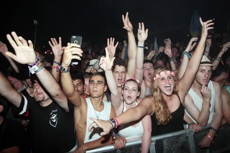 Prvog dana Ultra Europe festivala publiku su na četiri pozornice zabavljali velikani poput Knife Partya, Tiesta, Chemical Brothersa, The Chainsmokersa, Rockwella te mnogi drugi poznati svjetski DJ-i.