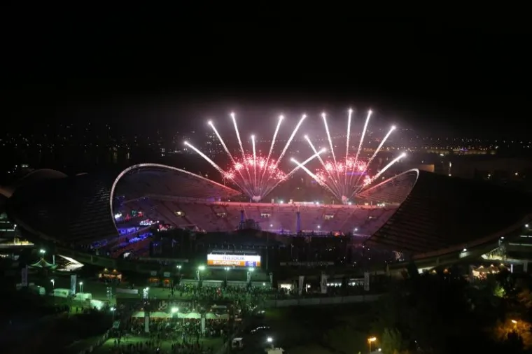 Posjetitelje je druge večeri festivala, uz odličnu rasvjetu, razveselio i vatromet.