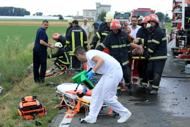 Vozač iz smrskanog Mercedesa čitavo vrijeme nakon nesreće bio je pri svijesti.