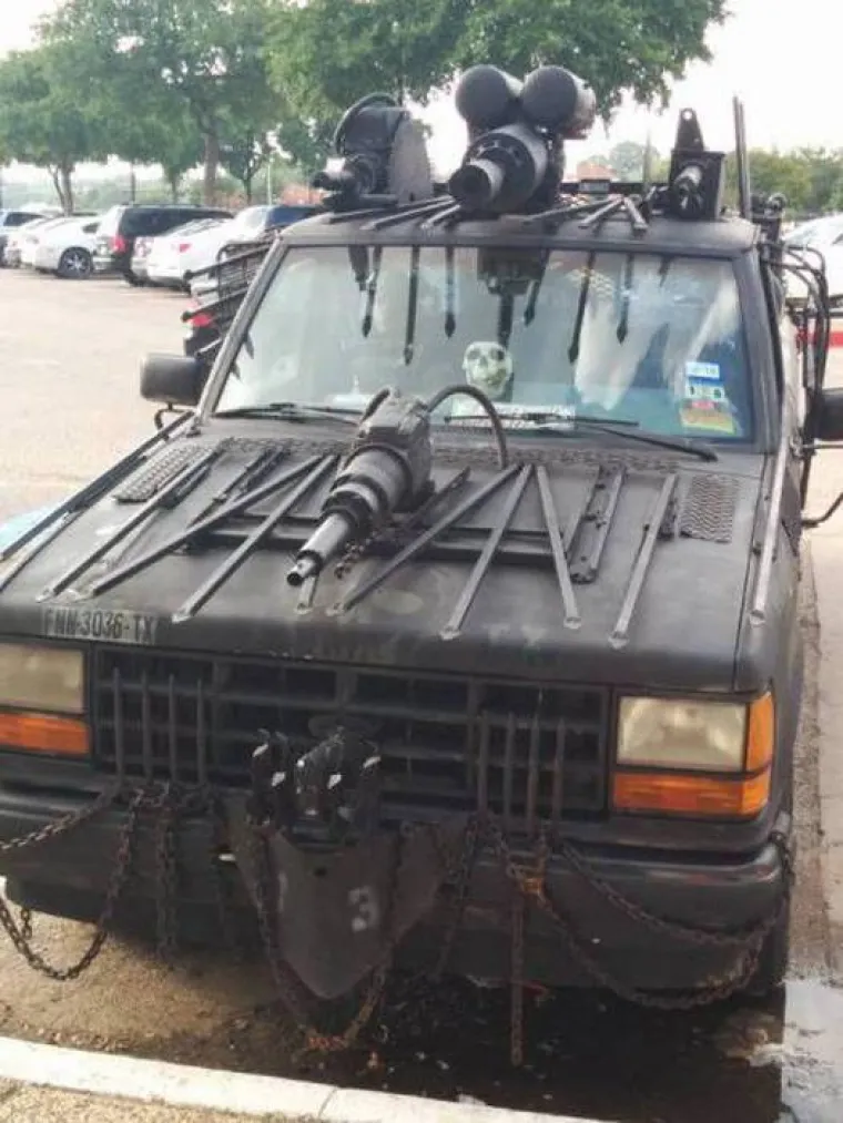 ZAVODNICI I MAČO TIPOVI NA CESTI: Želite li uloviti komade, (ne)vozite ovakve 'makine'!