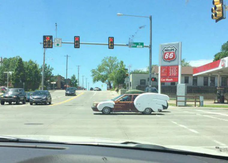 ZAVODNICI I MAČO TIPOVI NA CESTI: Želite li uloviti komade, (ne)vozite ovakve 'makine'!