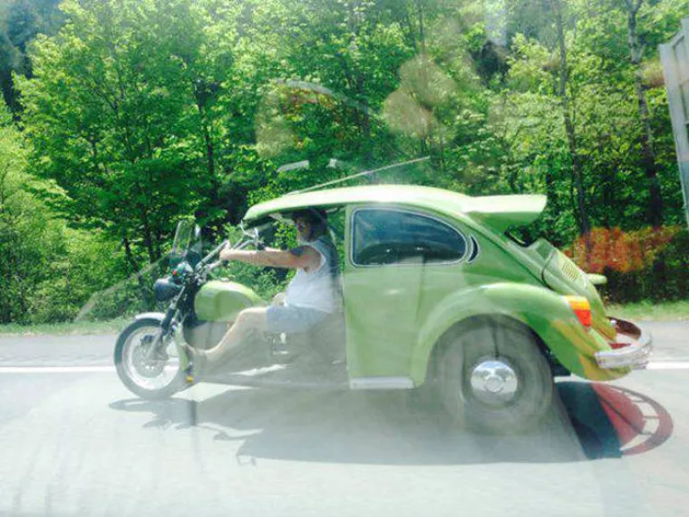 ZAVODNICI I MAČO TIPOVI NA CESTI: Želite li uloviti komade, (ne)vozite ovakve 'makine'!