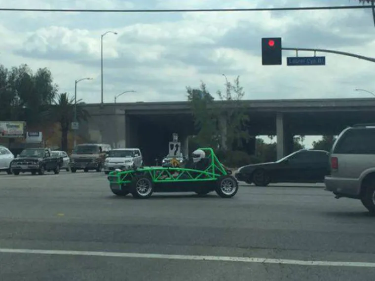 ZAVODNICI I MAČO TIPOVI NA CESTI: Želite li uloviti komade, (ne)vozite ovakve 'makine'!