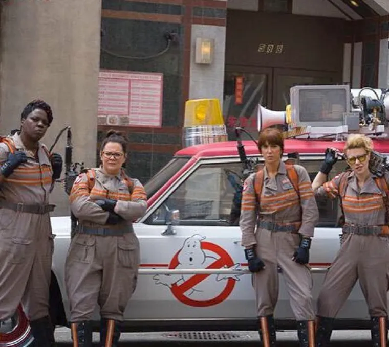Umjesto Billa Murraya, Dana Aykroyda i ostalih,nove istjerivače duhova  utjelovit će istjerivačice Leslie Jones, Melissa McCarthy, Kristen Wiig i Kate McKinnon.