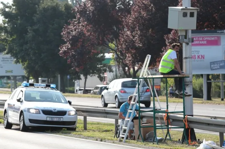 Kamere pokrivaju dvije trake i oba smjera vožnje.