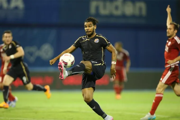 MAMIĆ U LOŽI: Dinamo na jalov način krenuo u lov na Ligu prvaka