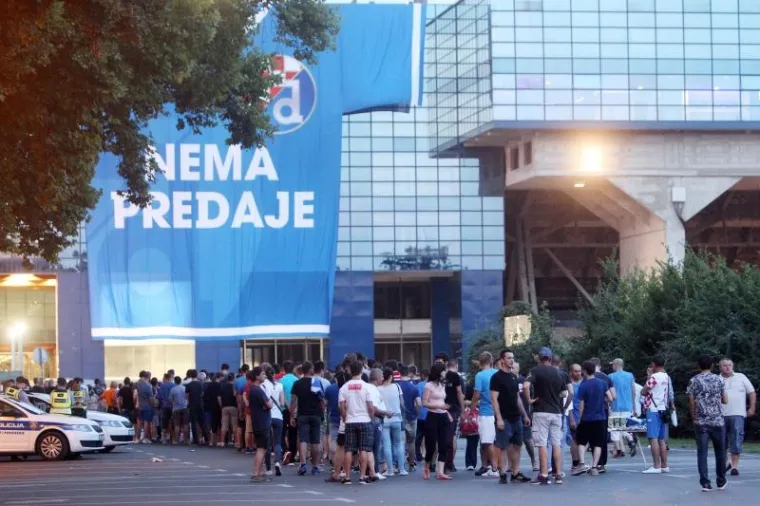 MAMIĆ U LOŽI: Dinamo na jalov način krenuo u lov na Ligu prvaka