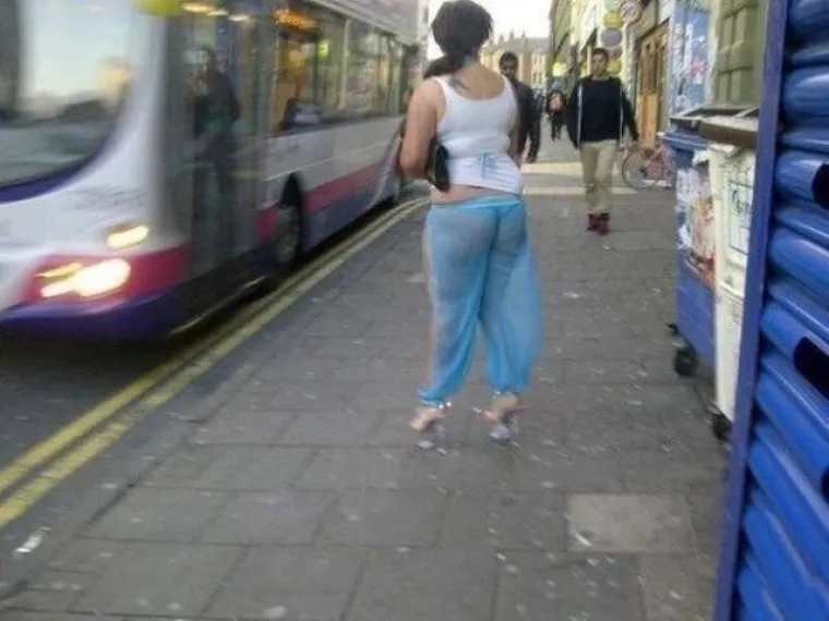 Modni trendovi dolaze i prolaze, ali za neke odjevne kombinacije izgleda da nikada ne postoji pravo vrijeme...