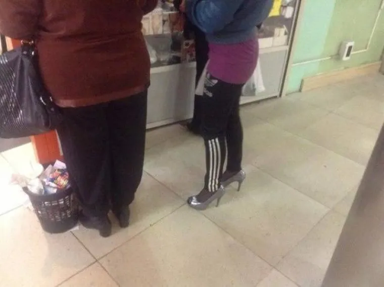 Modni trendovi dolaze i prolaze, ali za neke odjevne kombinacije izgleda da nikada ne postoji pravo vrijeme...