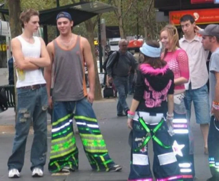 Modni trendovi dolaze i prolaze, ali za neke odjevne kombinacije izgleda da nikada ne postoji pravo vrijeme...