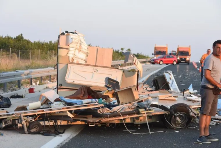 Nesreća se dogodila na autocesti Zagreb-Split, u smjeru Splita.